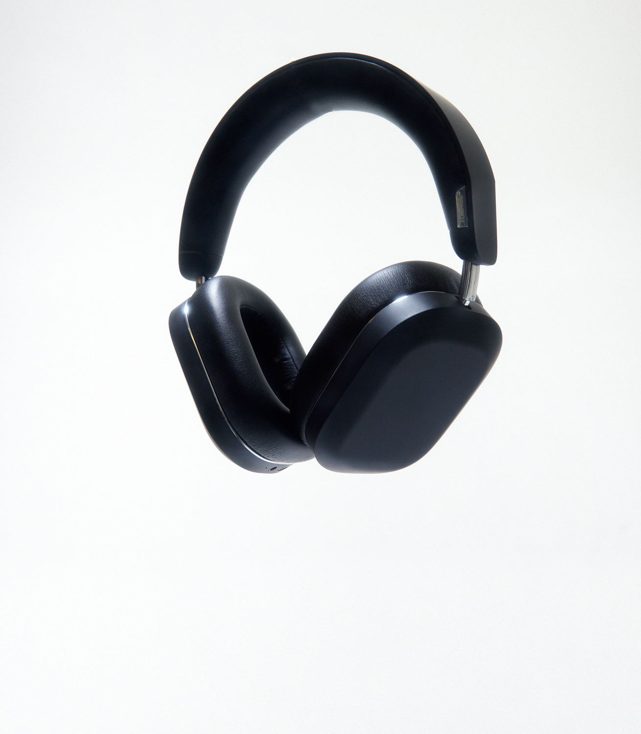 Mondo by Defunc Headphone  - Over-Ear - Black